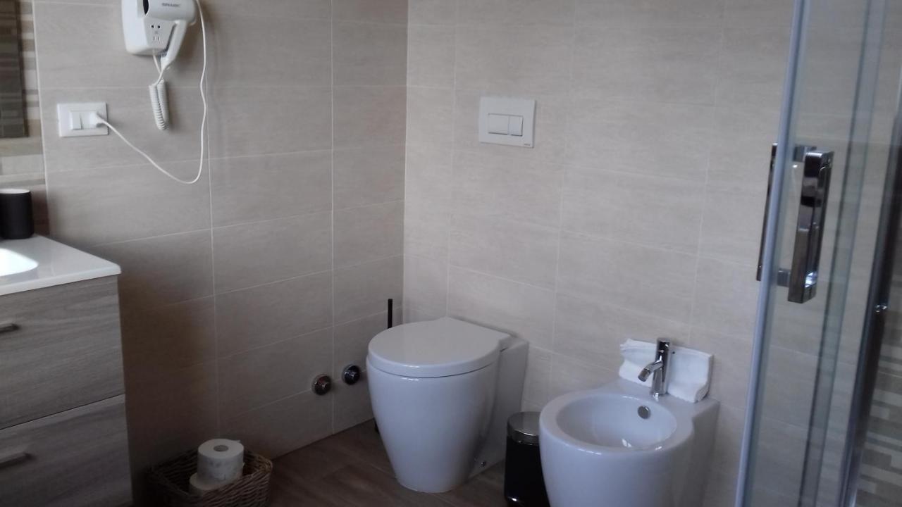 Locanda Cavallo Bianco - Affittacamere Robella ภายนอก รูปภาพ